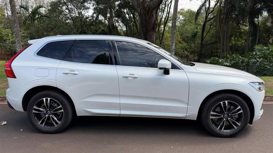VOLVO XC60 2.0 T8 HYBRID MOMENTUM AWD GEARTRONIC